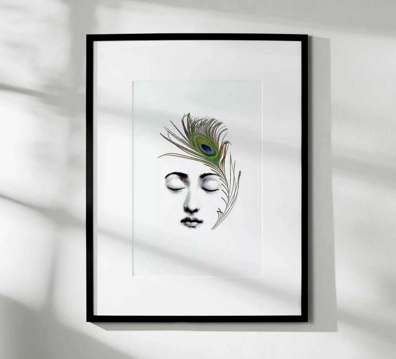 The peacock feather poster con telaio in plastica da Rococco LA