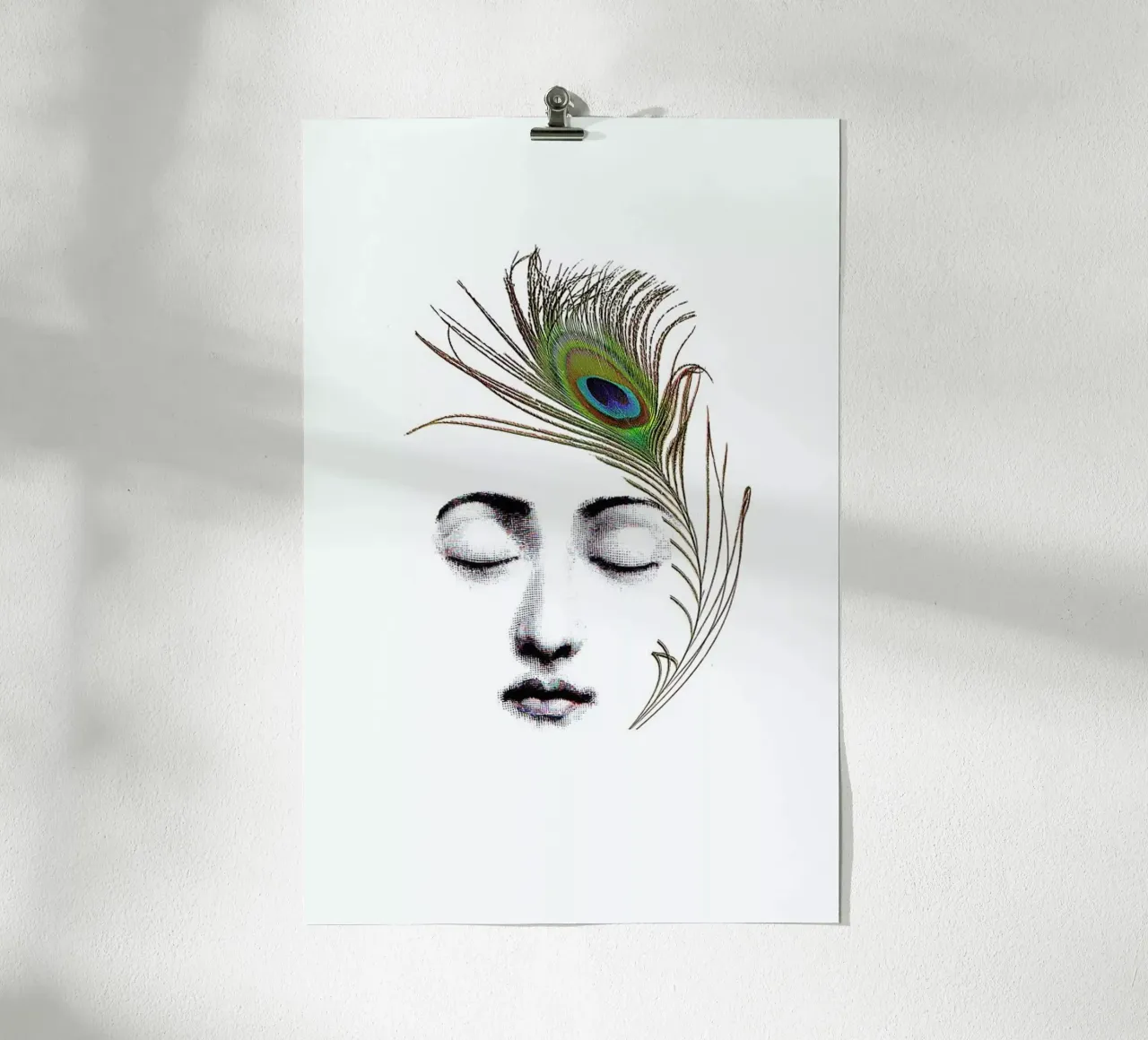 The peacock feather poster con telaio in plastica da Rococco LA