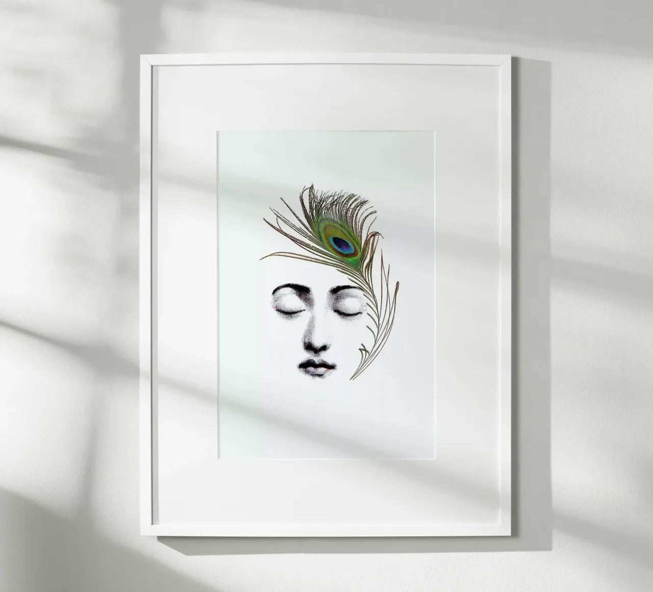 The peacock feather poster con telaio in plastica da Rococco LA