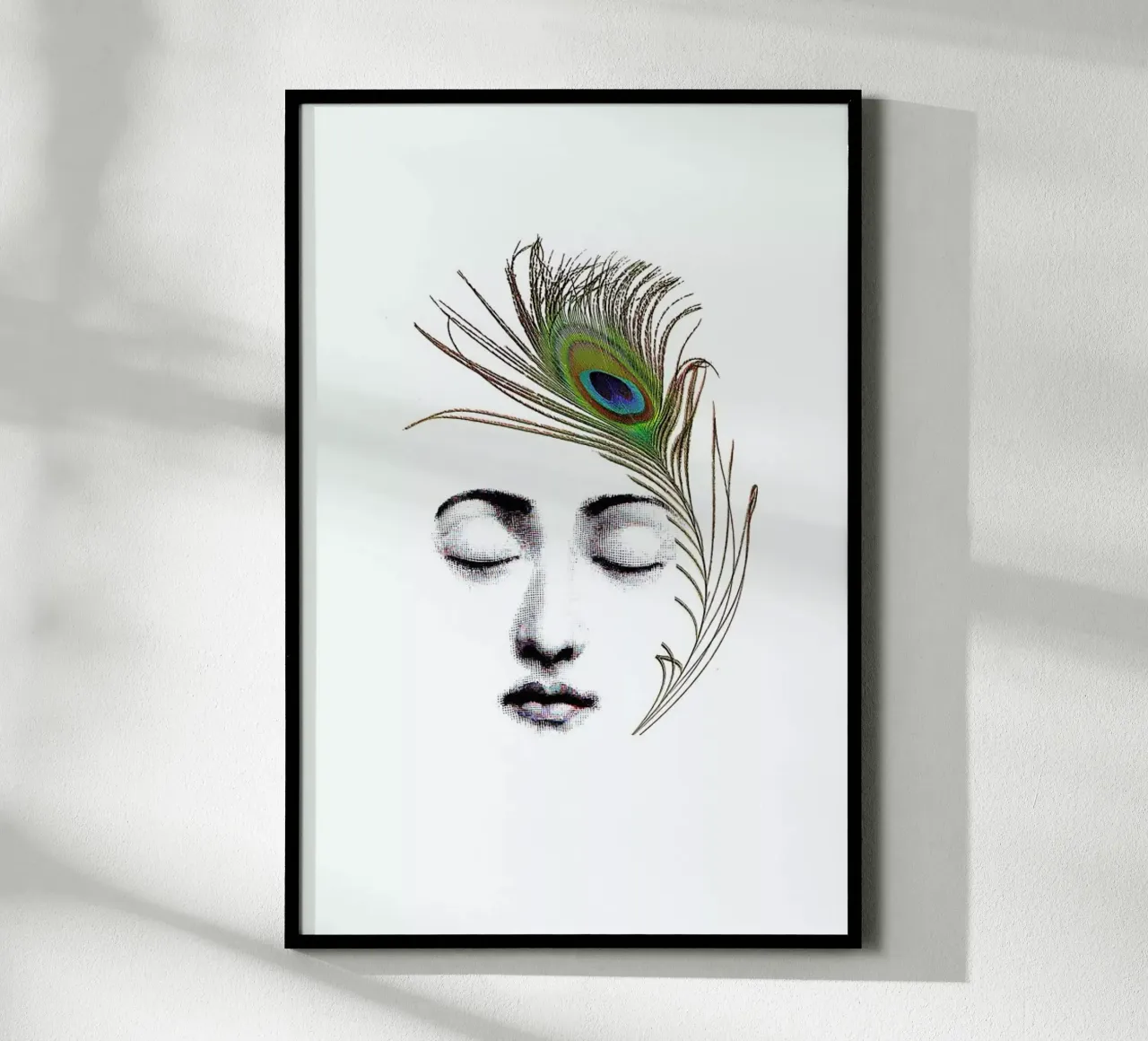 The peacock feather poster con telaio in plastica da Rococco LA