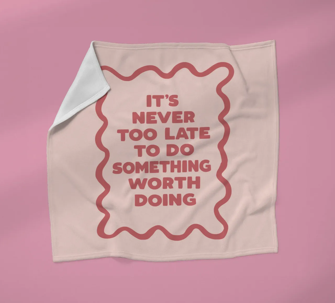 Es ist nie zu spät, etwas zu tun, das es wert ist Motivation Fleecedecke von THE MOTIVATED TYPE
