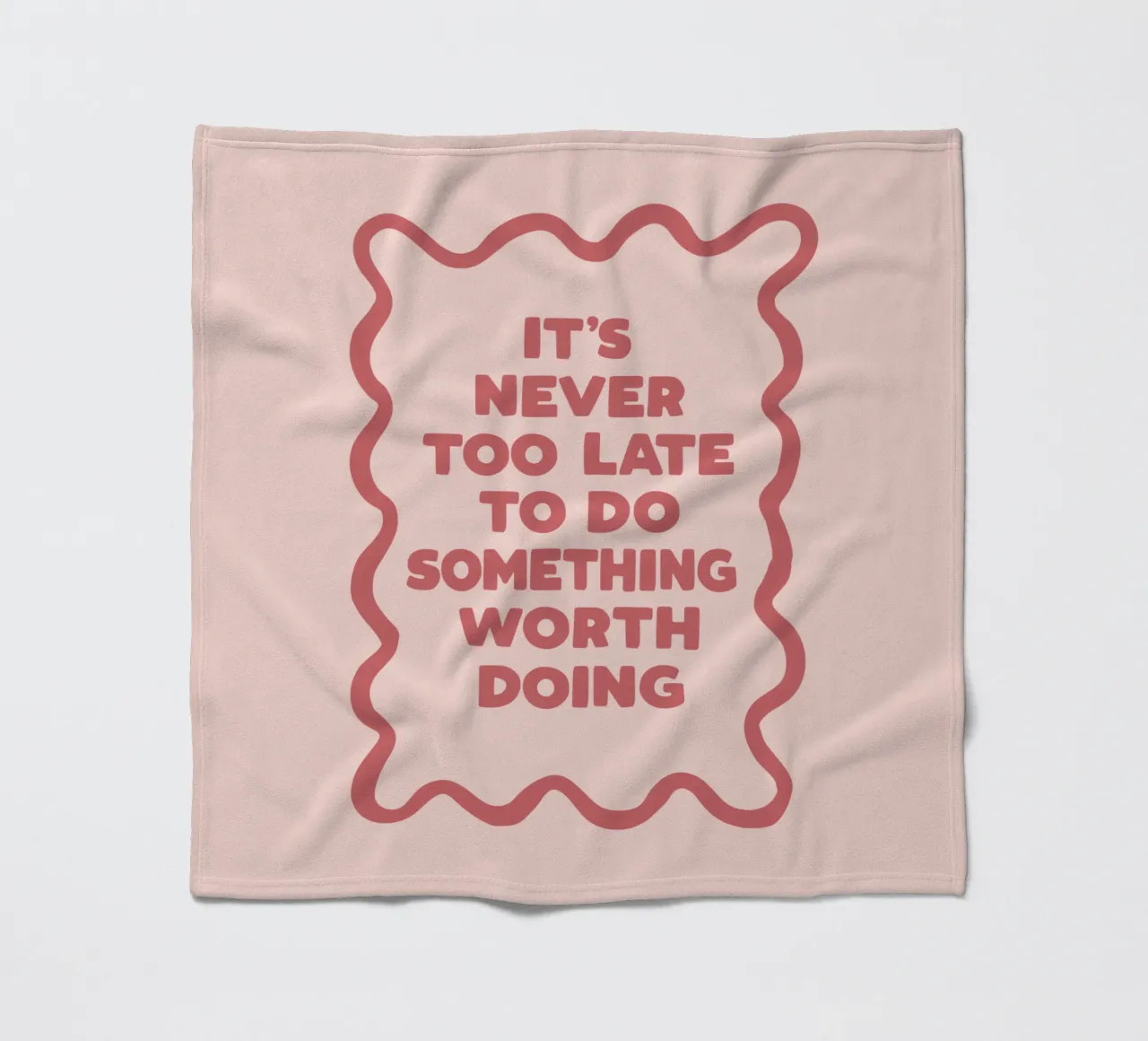 Es ist nie zu spät, etwas zu tun, das es wert ist Motivation Fleecedecke von THE MOTIVATED TYPE