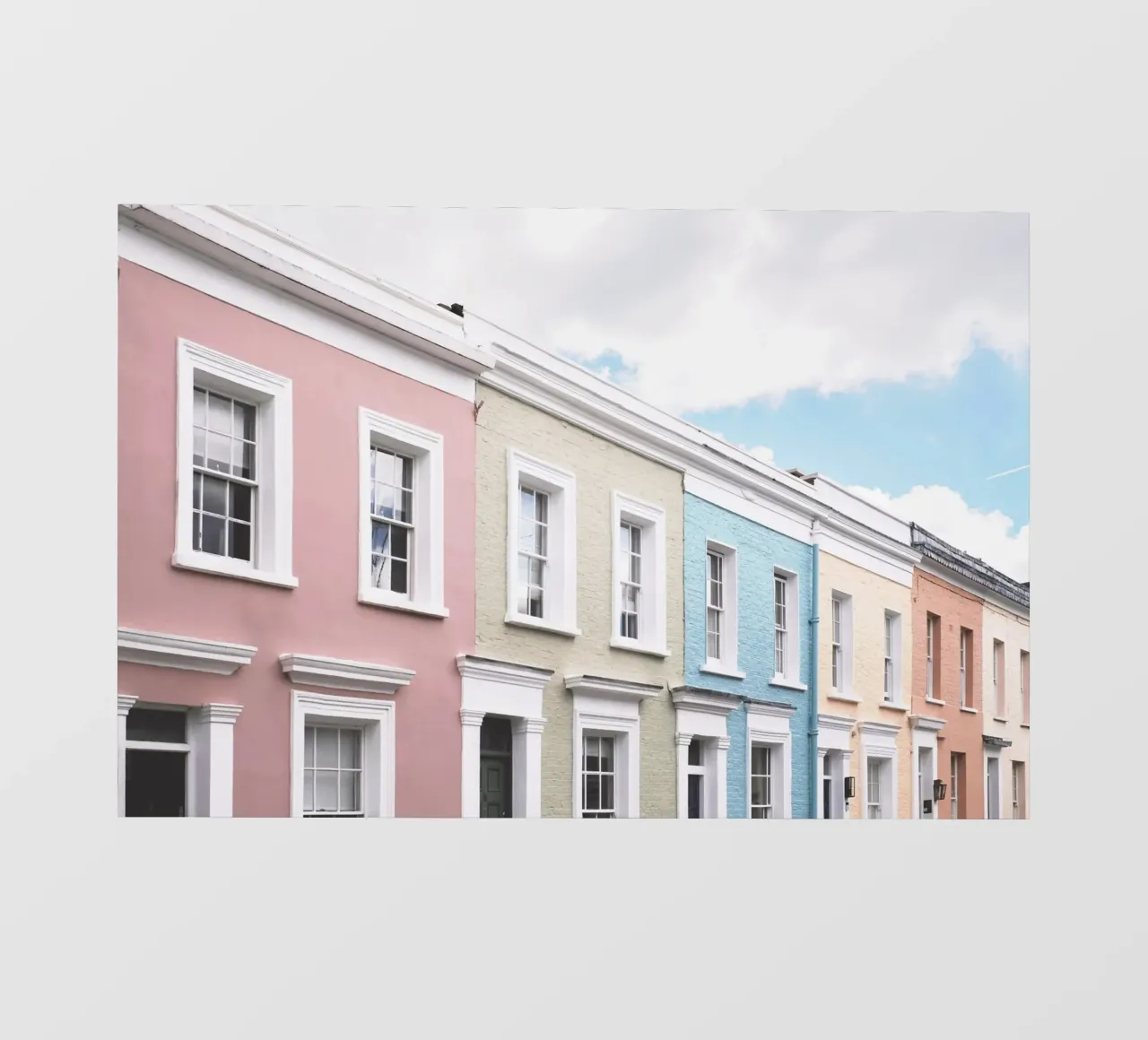 Londra, Inghilterra I Facciate di case dai colori pastello pellicola backlit da Julie Travel Photography
