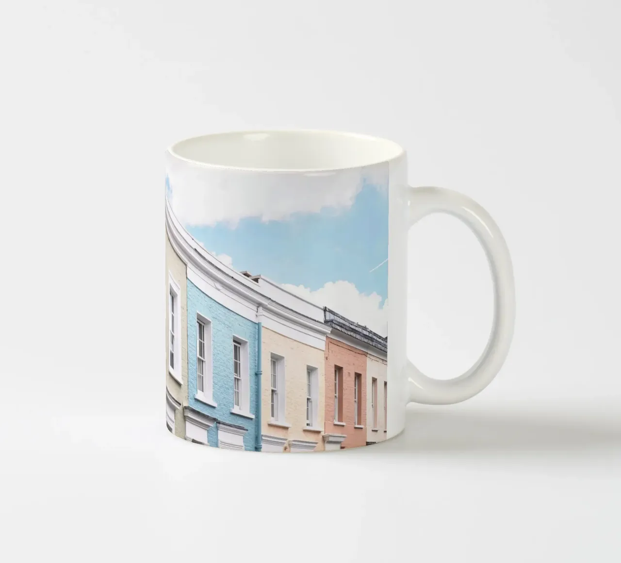 Londra, Inghilterra I Facciate di case dai colori pastello tazza in ceramica da Julie Travel Photography