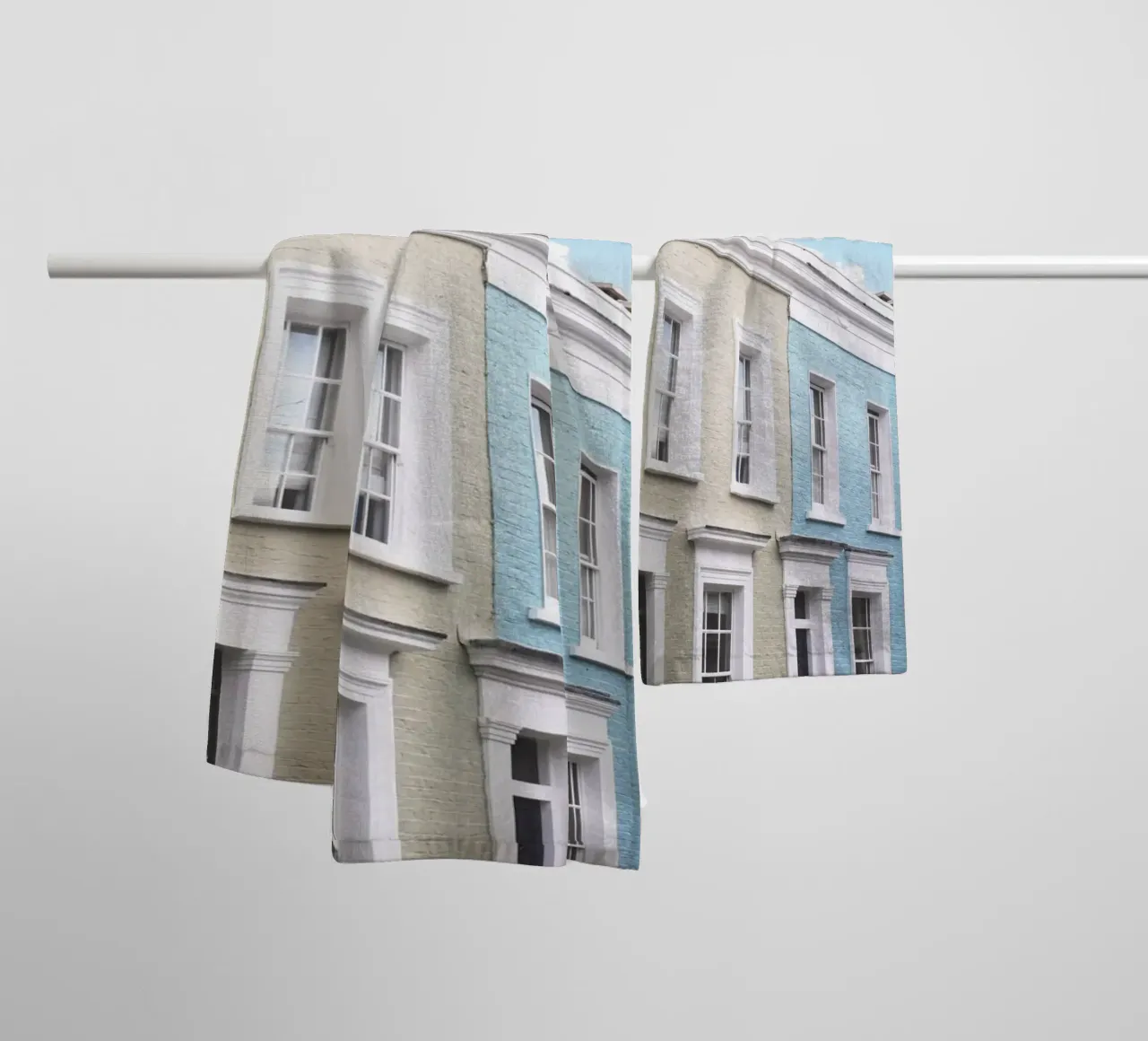 Londra, Inghilterra I Facciate di case dai colori pastello asciugamano da bagno da Julie Travel Photography