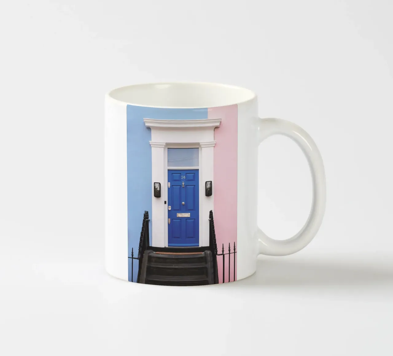 Londra, Inghilterra I Porta rosa pastello blu a Notting Hill tazza in ceramica da Julie Travel Photography