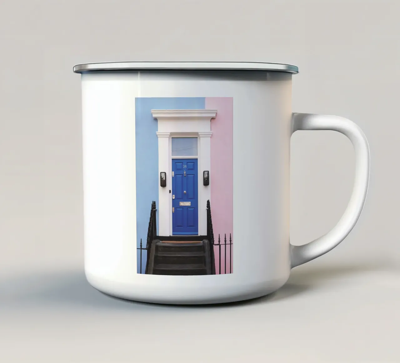 Londra, Inghilterra I Porta rosa pastello blu a Notting Hill tazza in smalto da Julie Travel Photography