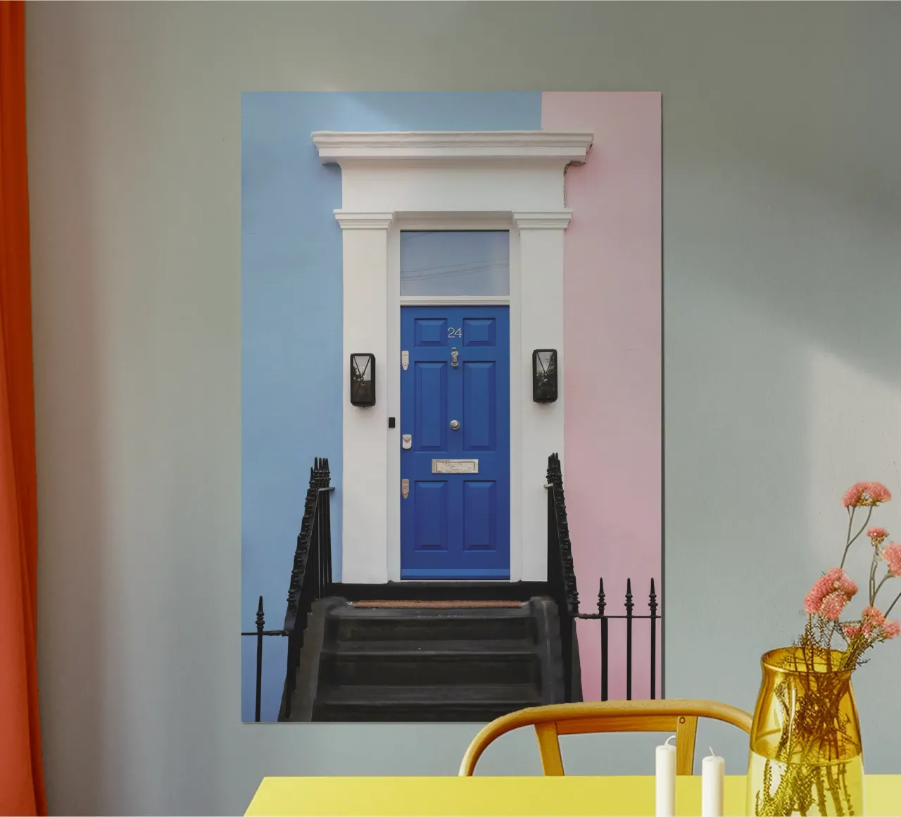 Londra, Inghilterra I Porta rosa pastello blu a Notting Hill poster con telaio in plastica da Julie Travel Photography