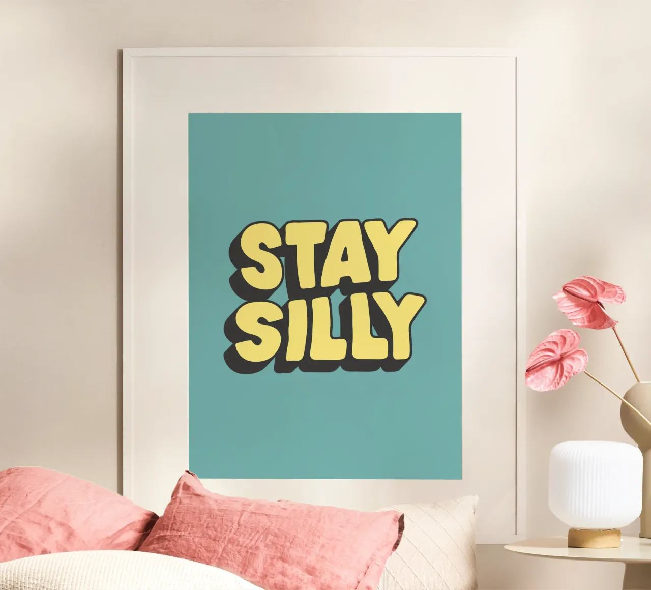 Stay Silly Cheerful Playful Vibrant Quirky Typography Print (en anglais) poster de THE MOTIVATED TYPE