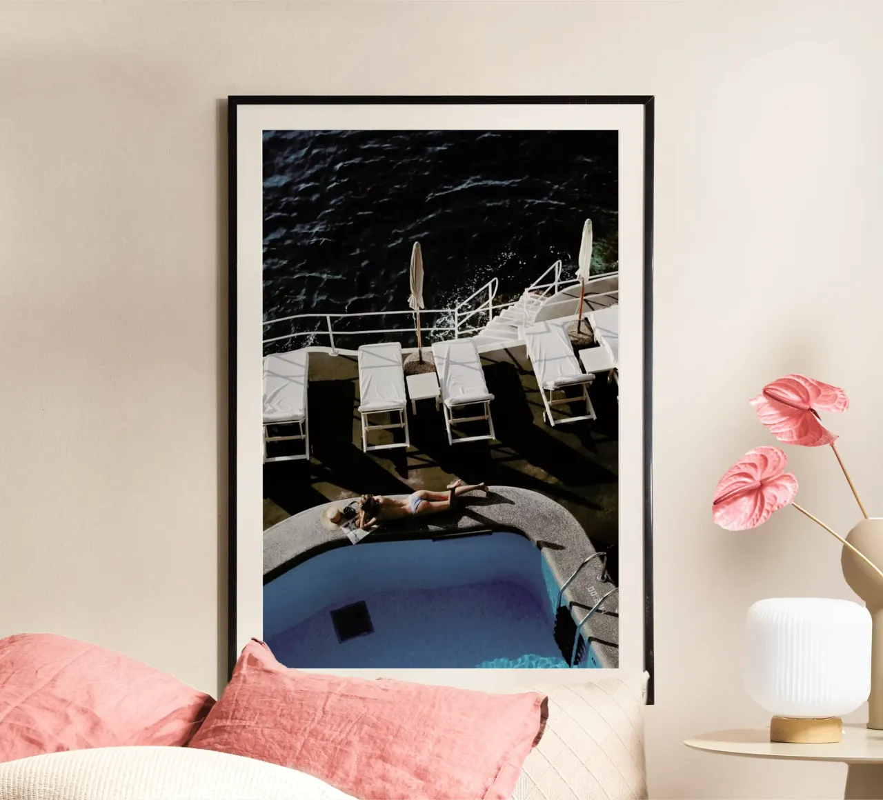 Swimming Pool poster con telaio in plastica da NET Talents GmbH