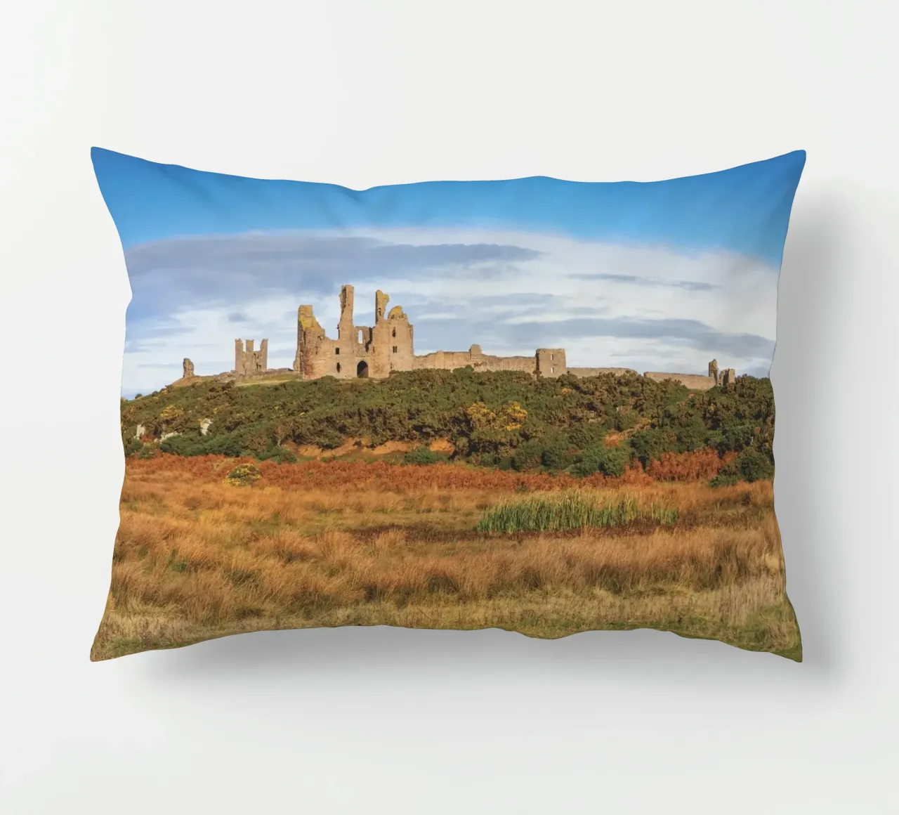 Dunstanburgh Castle cuscino da Dave Hare Photography
