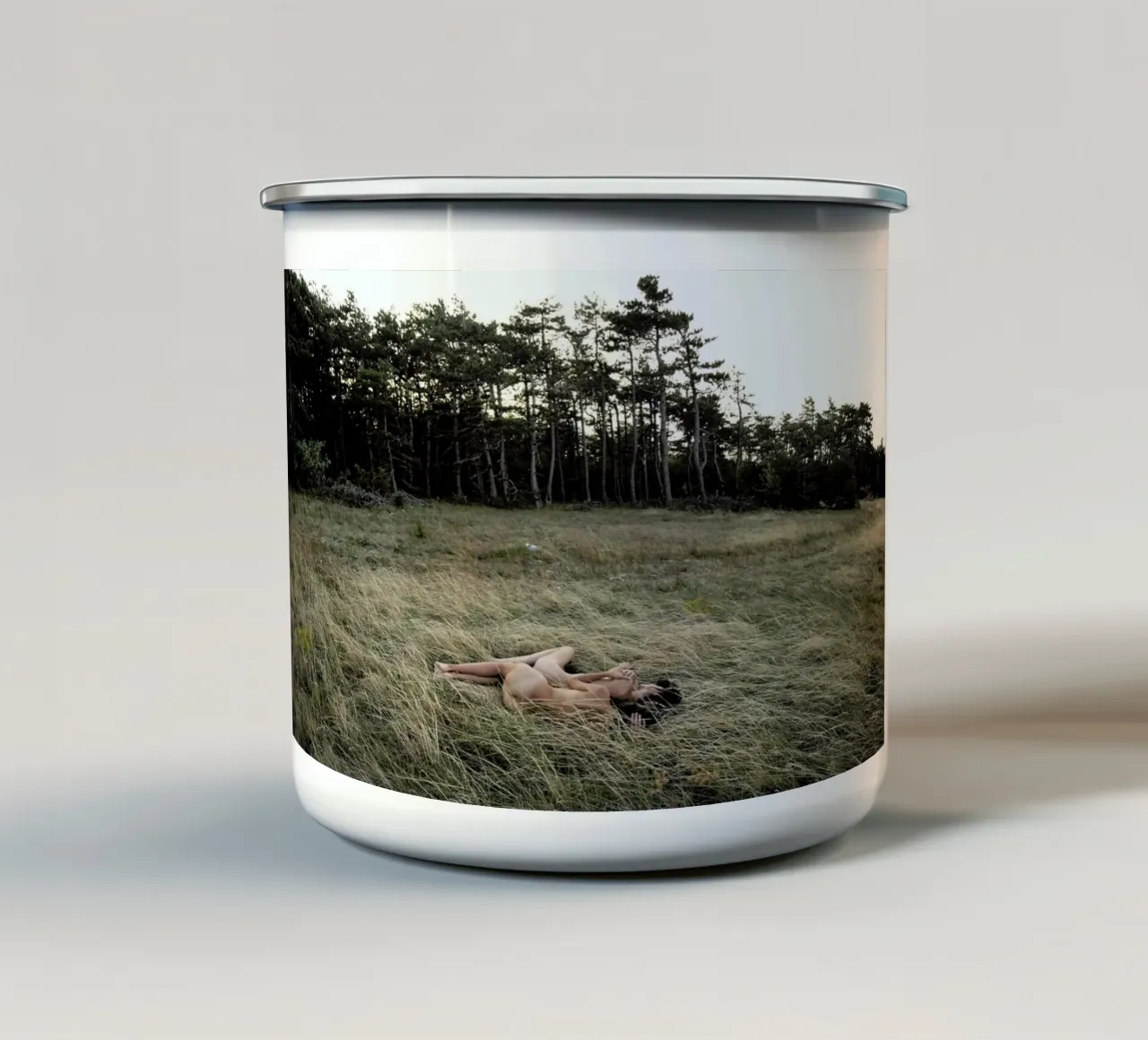 Merging mug en émail de Matevž Kosterov