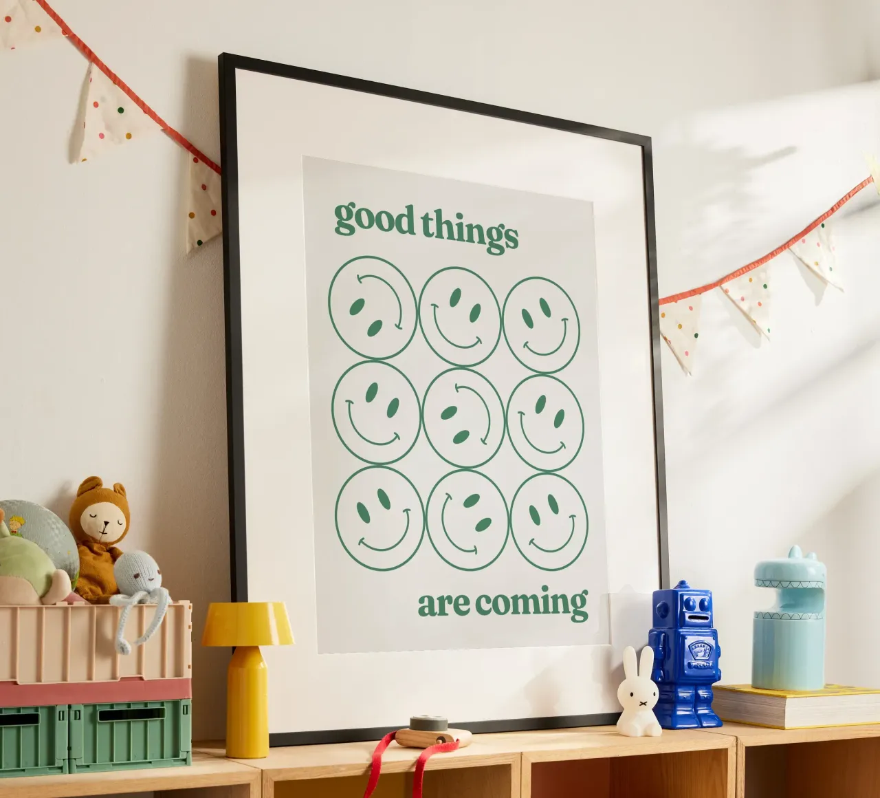 Le cose belle stanno arrivando Smiley verde poster con telaio in plastica da Paigaam Studio