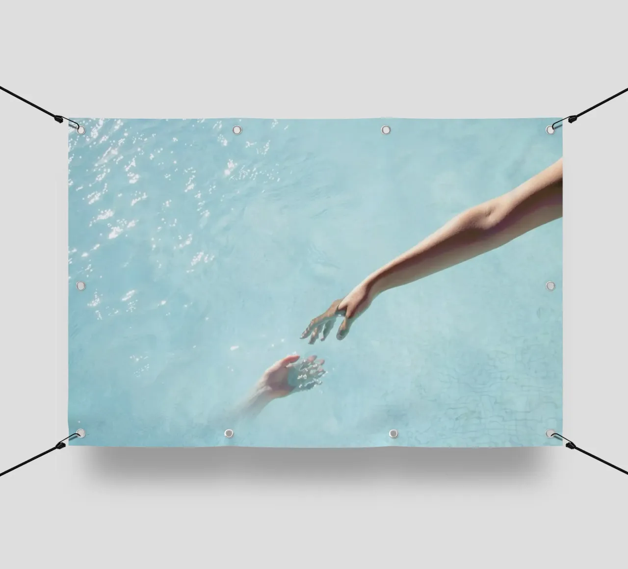 Scintillio dell'acqua - Tocco delle mani surreali telo in pvc da Ingrid Beddoes