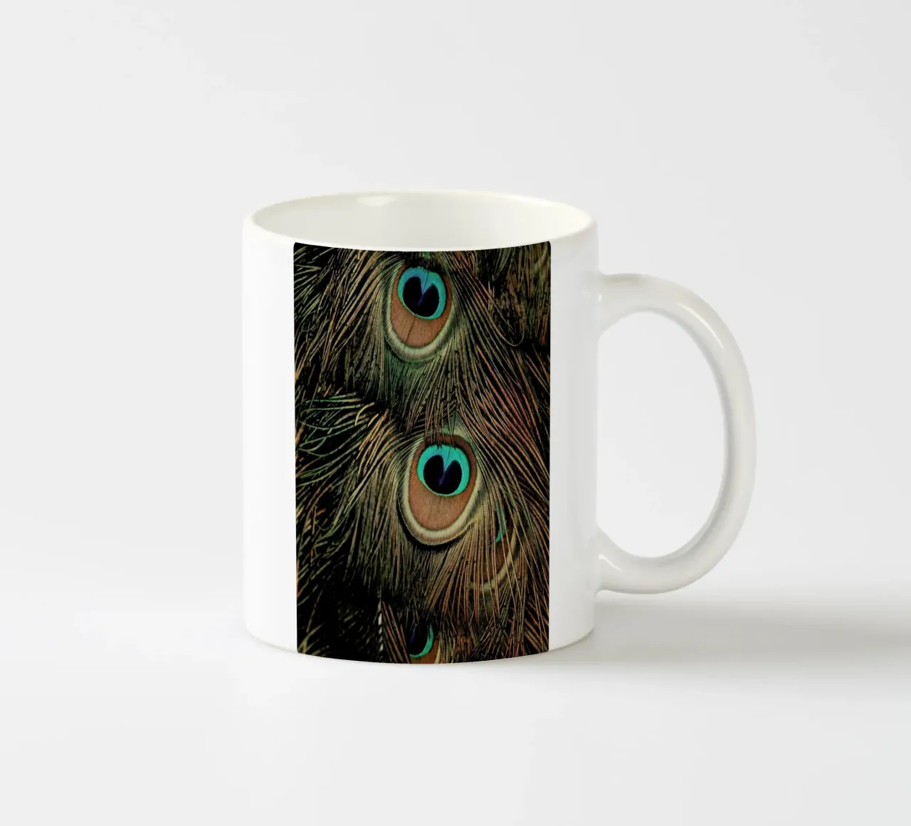 Peacock Feathers tazza in ceramica da Ingrid Beddoes