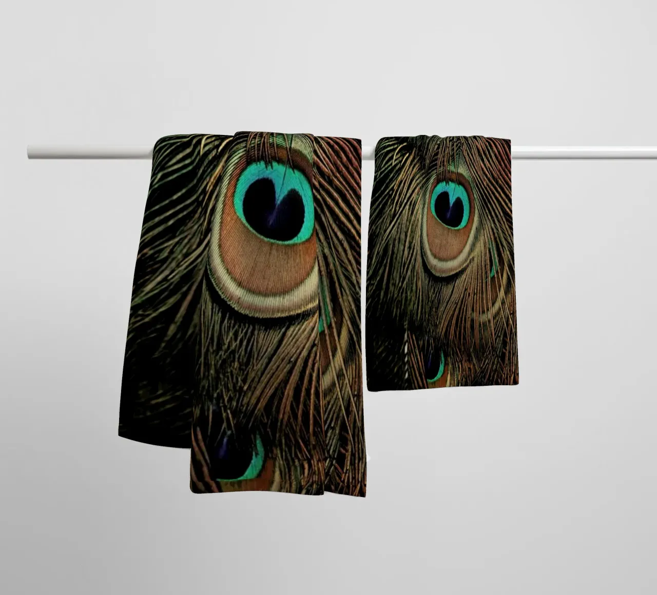 Peacock Feathers asciugamano da bagno da Ingrid Beddoes