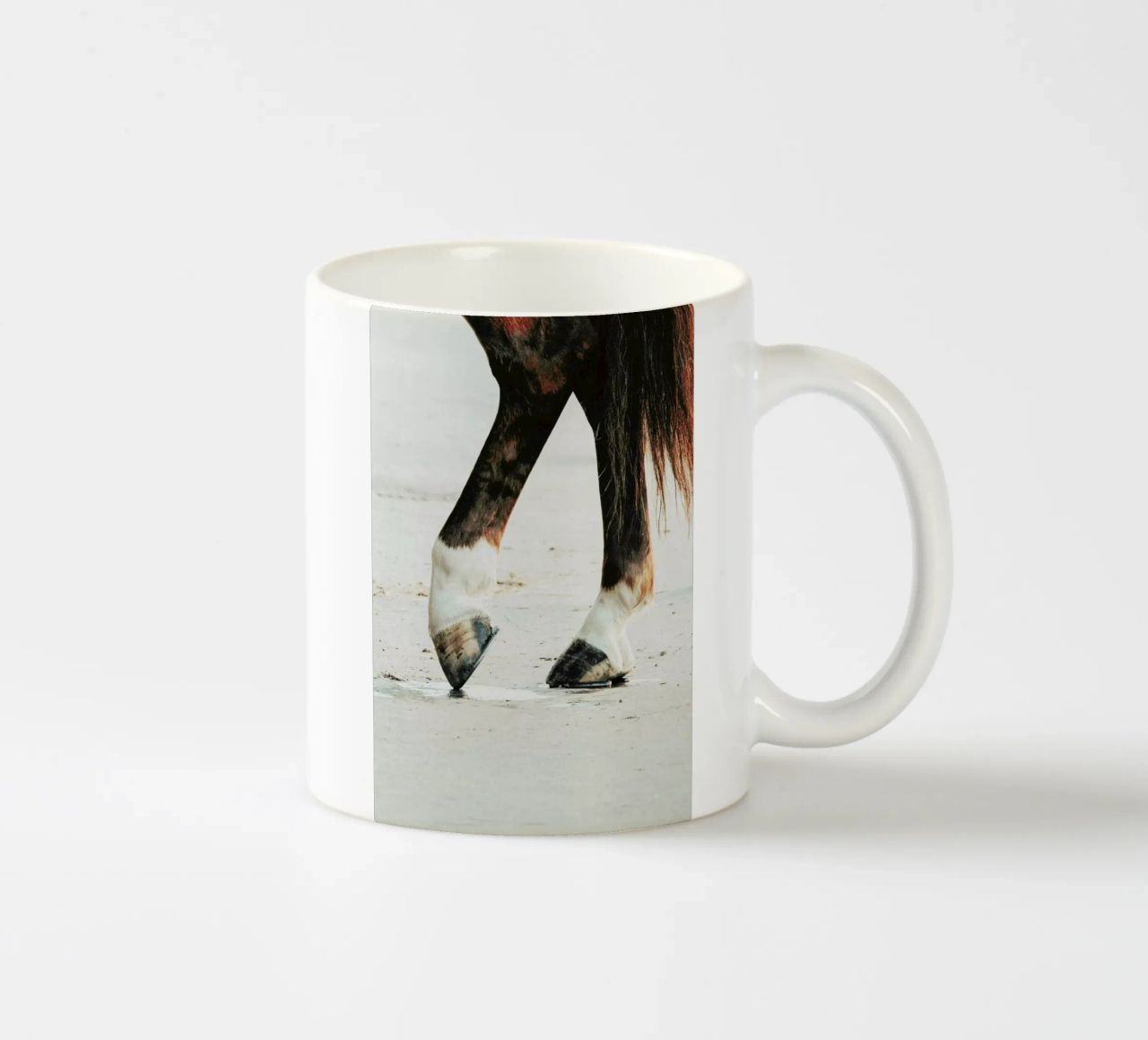 Tango tazza in ceramica da Ingrid Beddoes