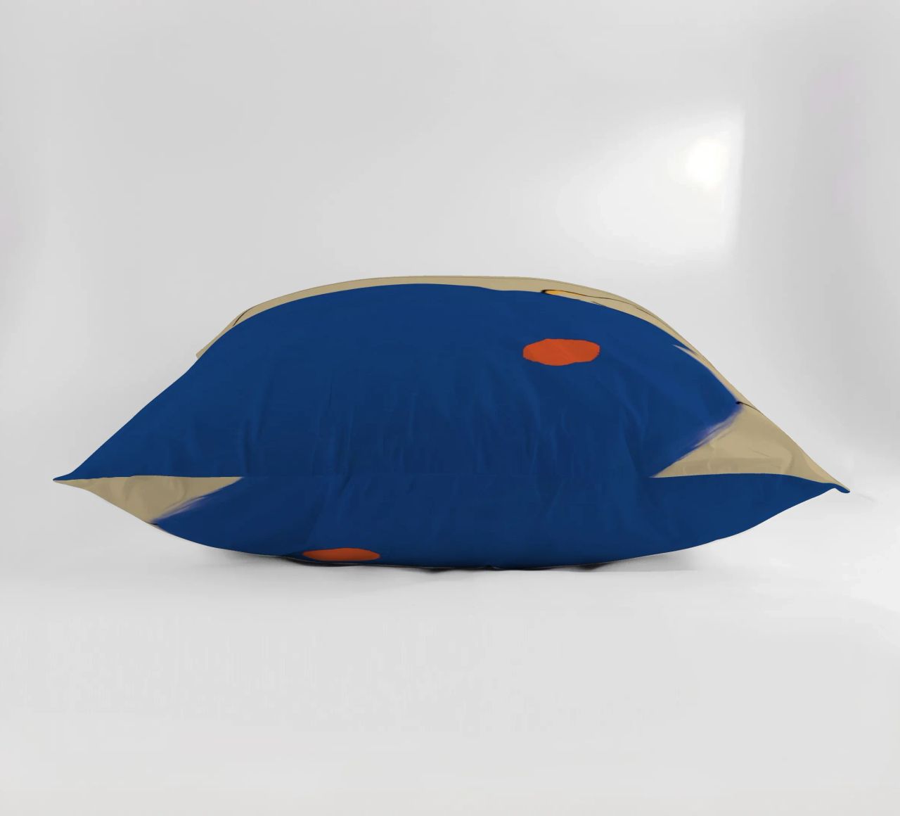 Woman in Blue coussin de tainah negreiros
