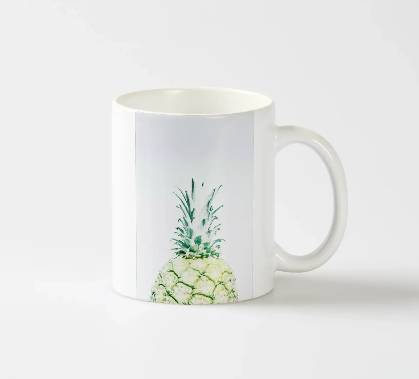 Pineapple Keramik Tasse von Victoria Frost