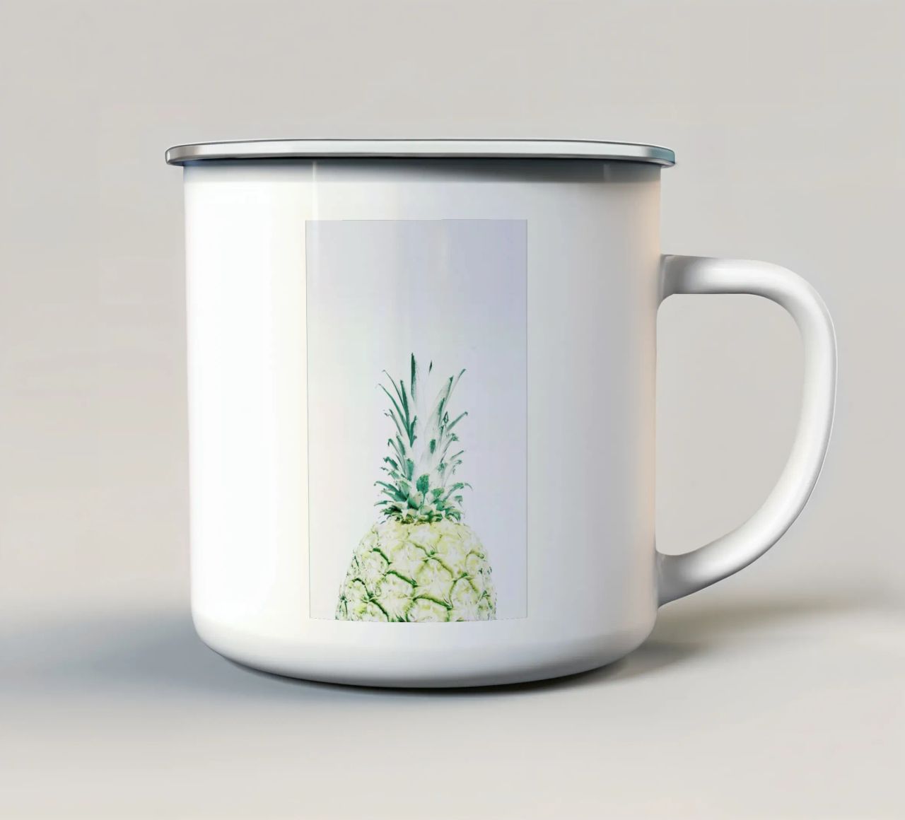 Pineapple tazza in smalto da Victoria Frost