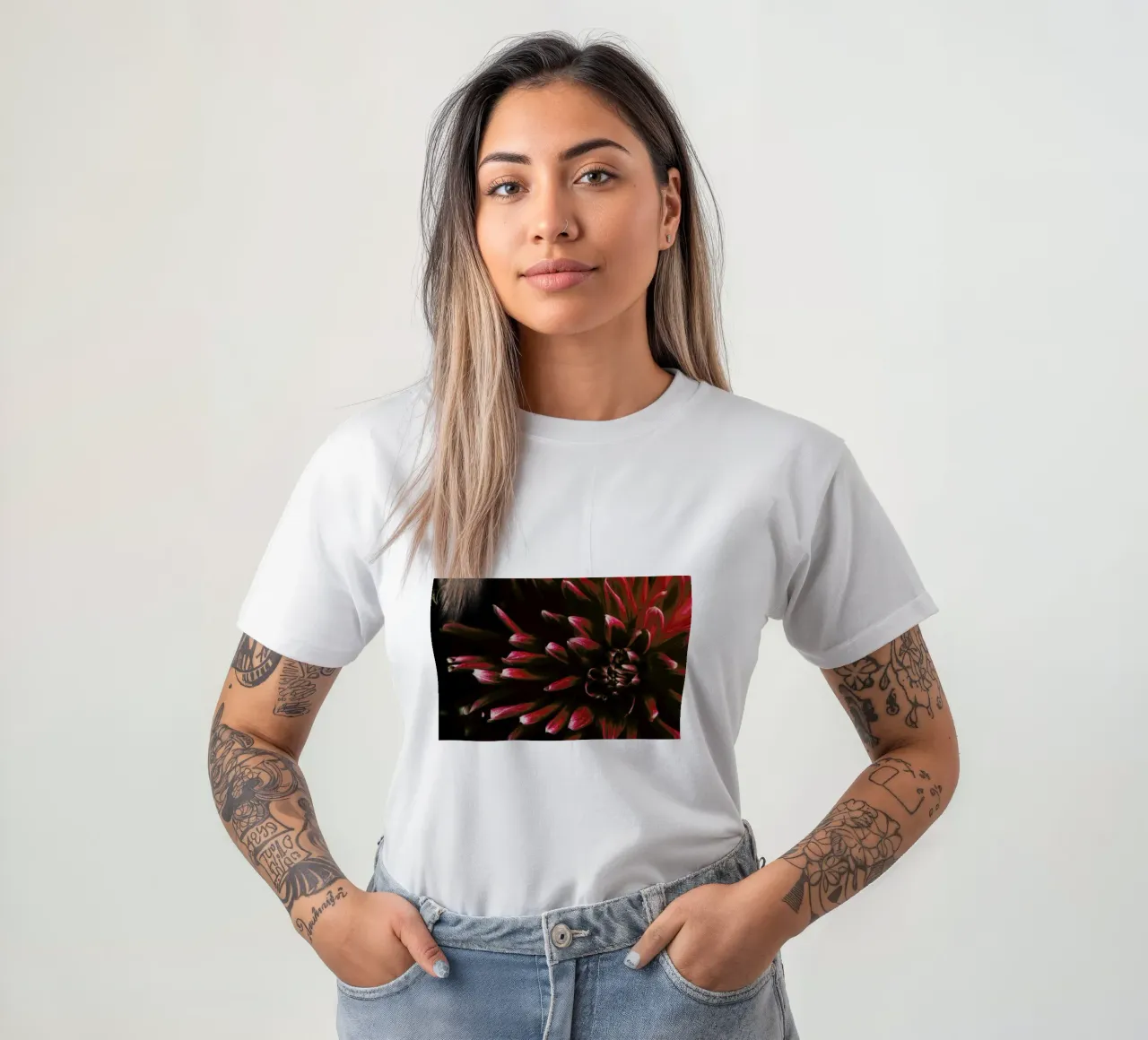 Ruby Red Dahlia t-shirt da Ingrid Beddoes