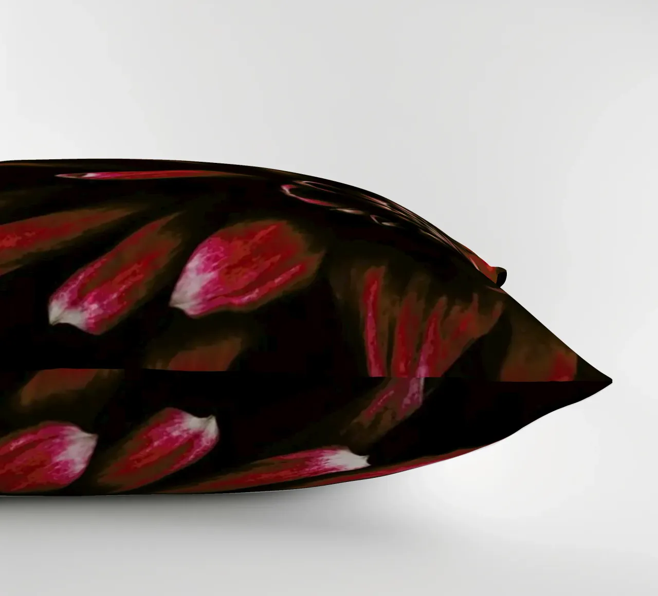 Ruby Red Dahlia cuscino da Ingrid Beddoes