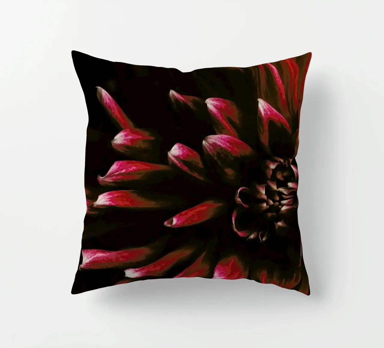 Ruby Red Dahlia cuscino da Ingrid Beddoes