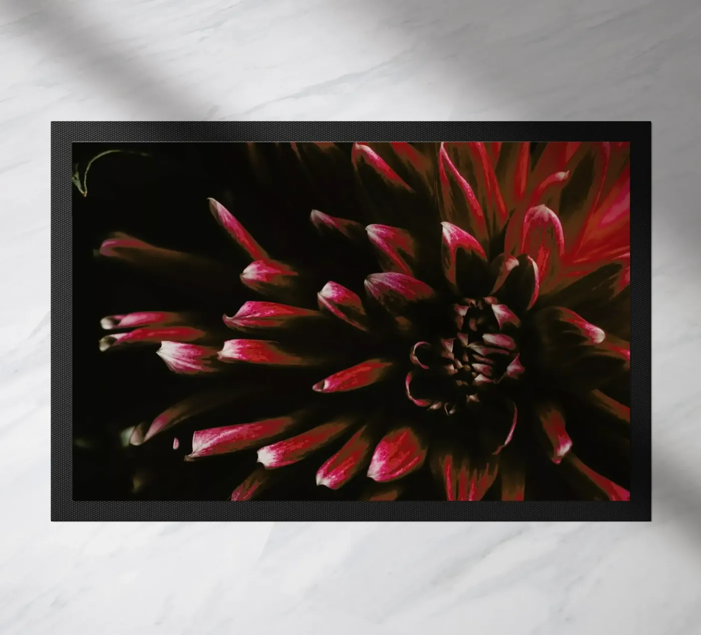 Ruby Red Dahlia Fußmatte von Ingrid Beddoes