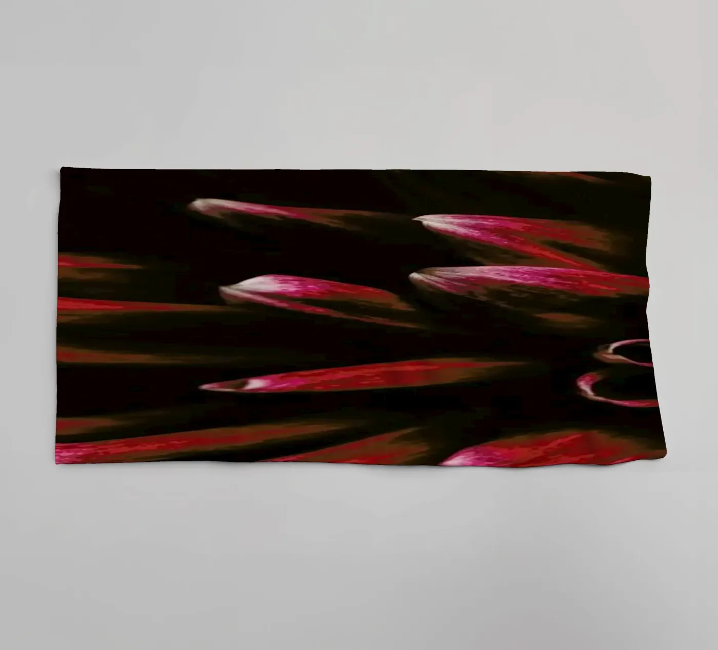 Ruby Red Dahlia badhanddoek van Ingrid Beddoes