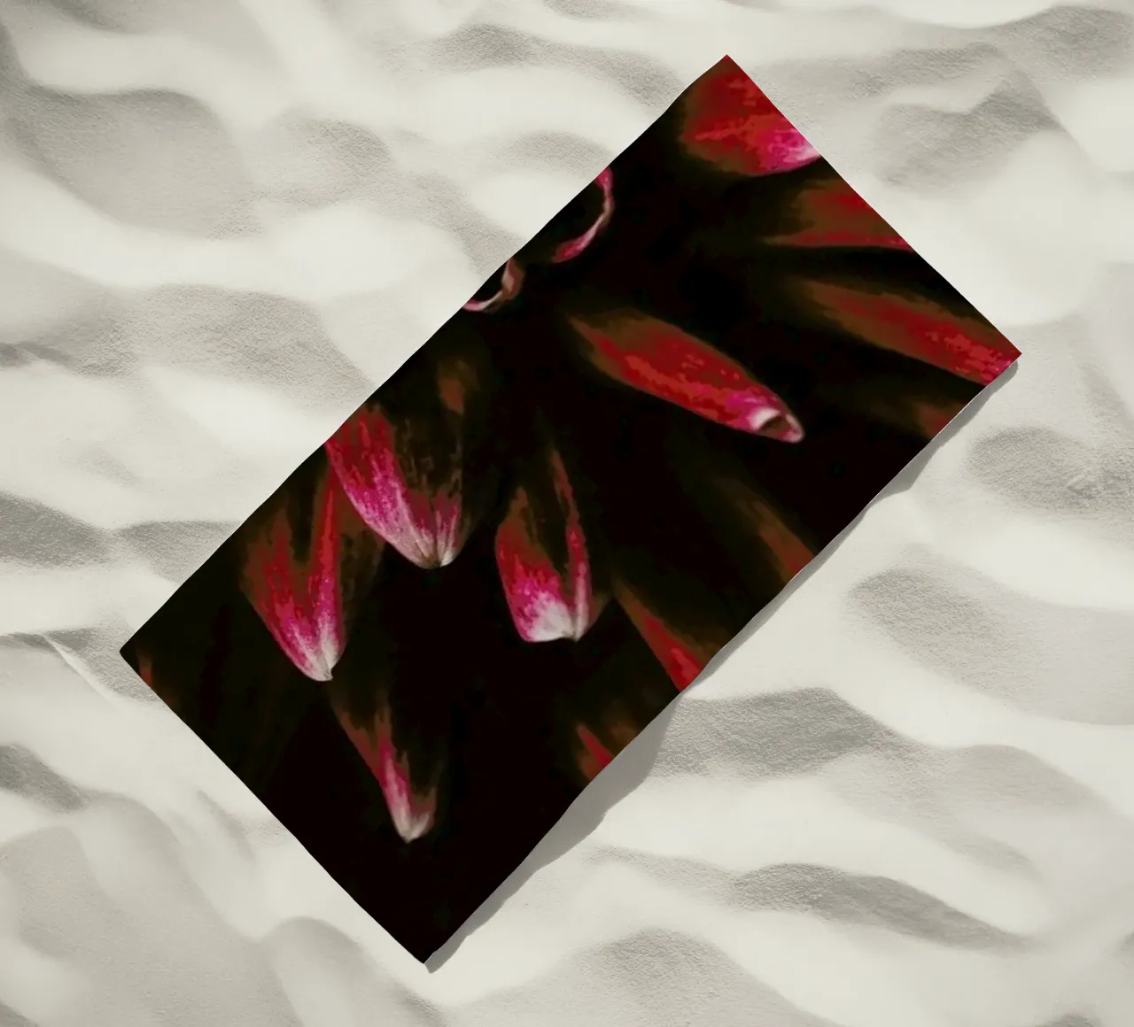 Ruby Red Dahlia telo mare da Ingrid Beddoes