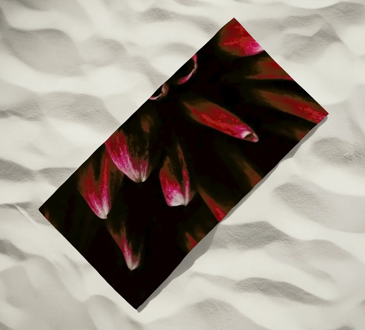 Ruby Red Dahlia telo mare da Ingrid Beddoes