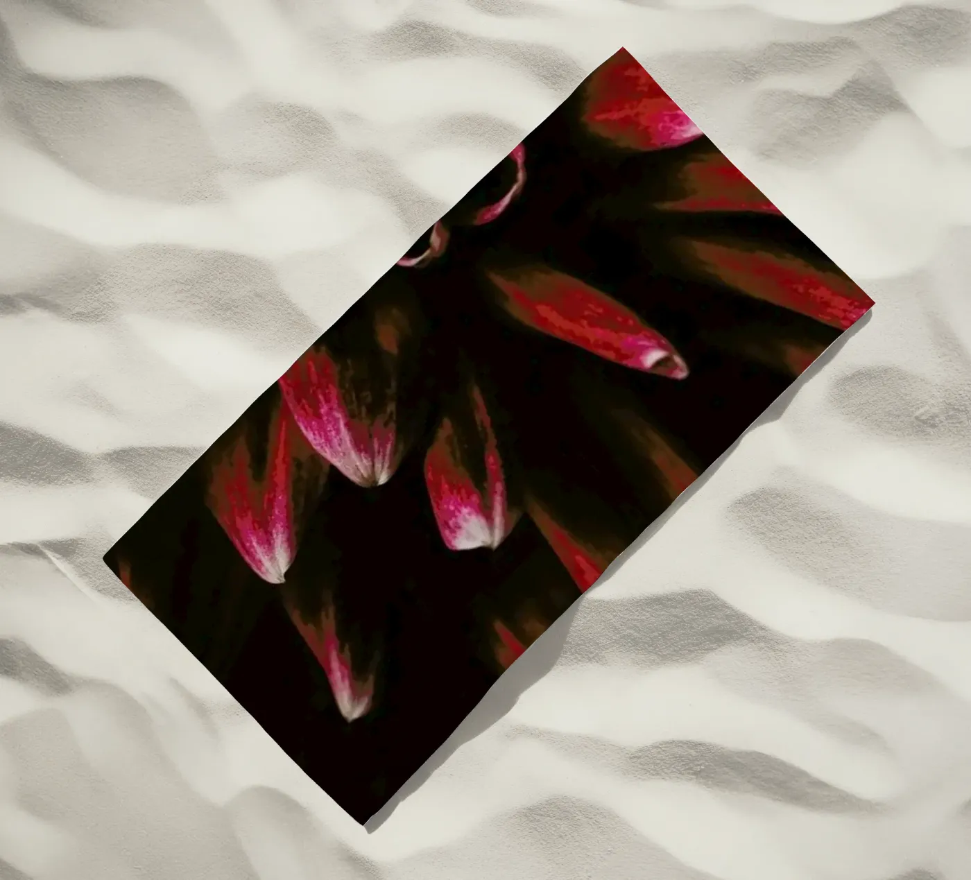 Ruby Red Dahlia telo mare da Ingrid Beddoes