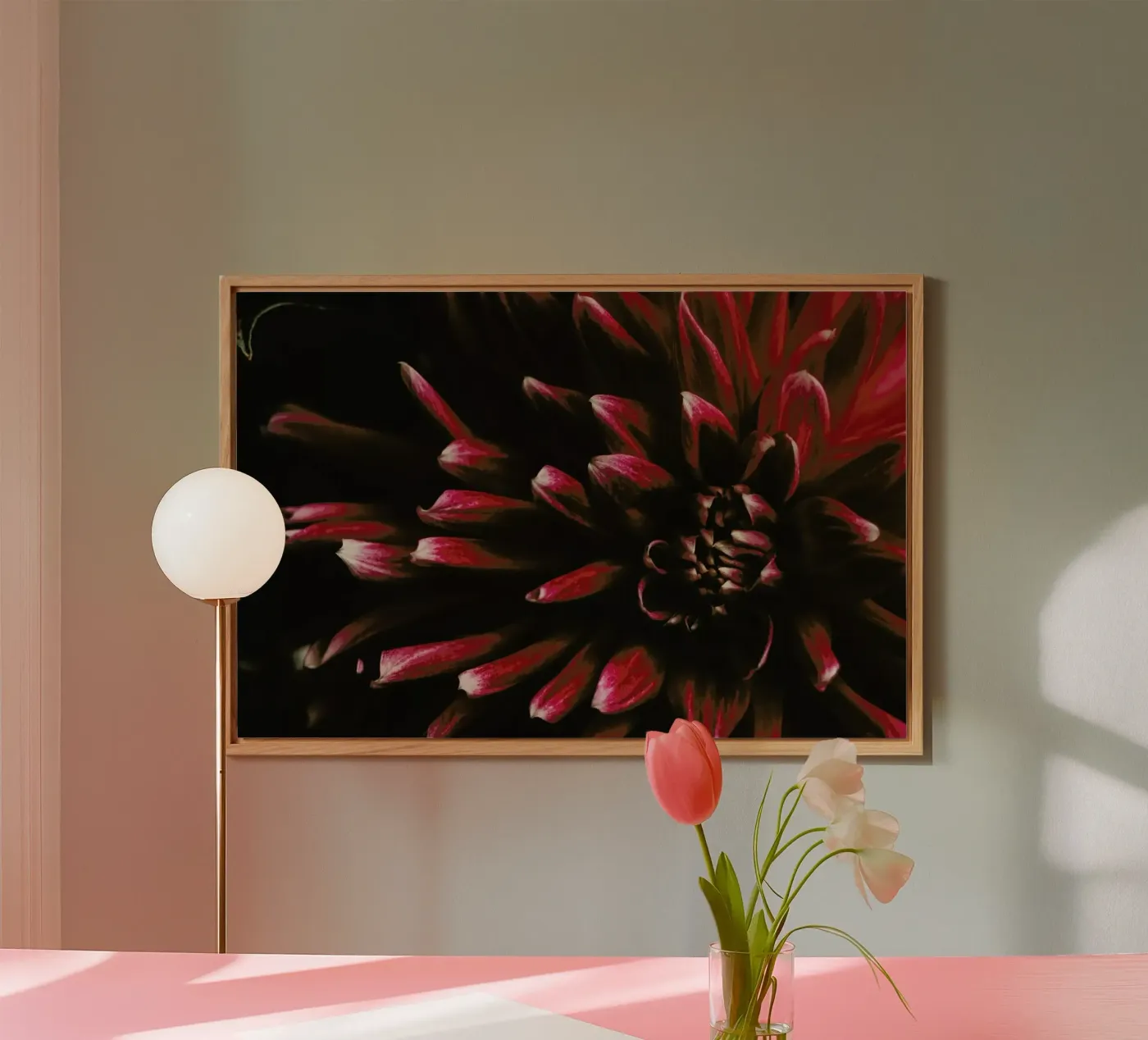 Ruby Red Dahlia pannello forex da Ingrid Beddoes