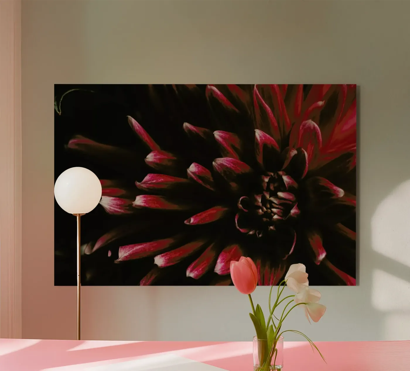 Ruby Red Dahlia pannello forex da Ingrid Beddoes