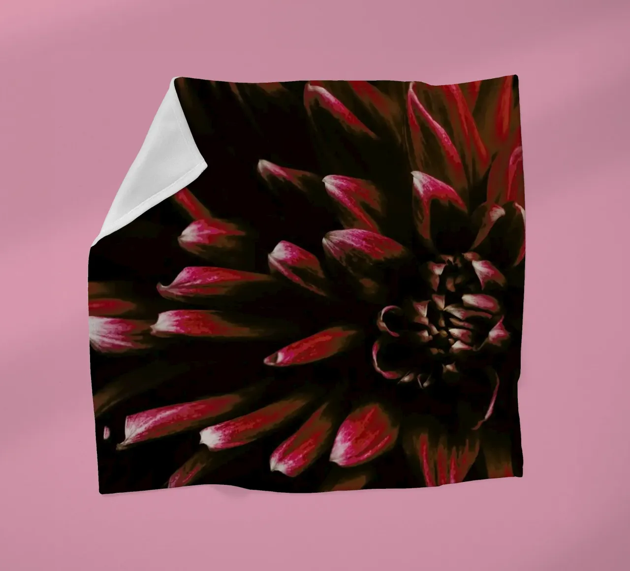 Ruby Red Dahlia coperta in pile da Ingrid Beddoes