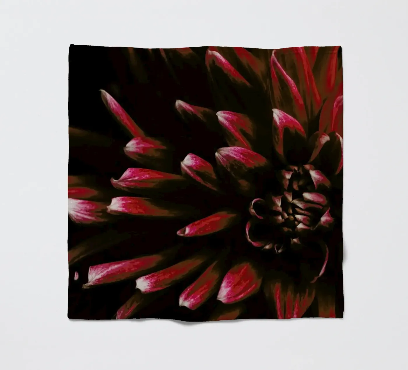 Ruby Red Dahlia Fleecedecke von Ingrid Beddoes