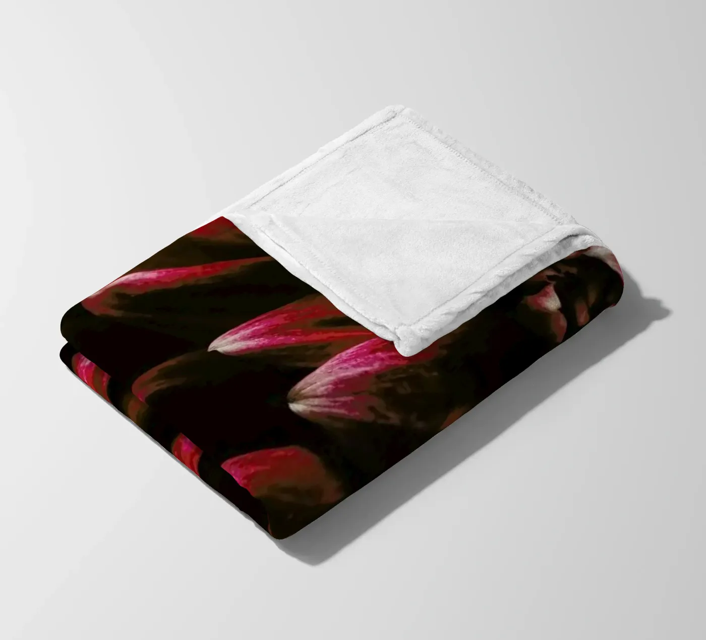 Ruby Red Dahlia Fleecedecke von Ingrid Beddoes
