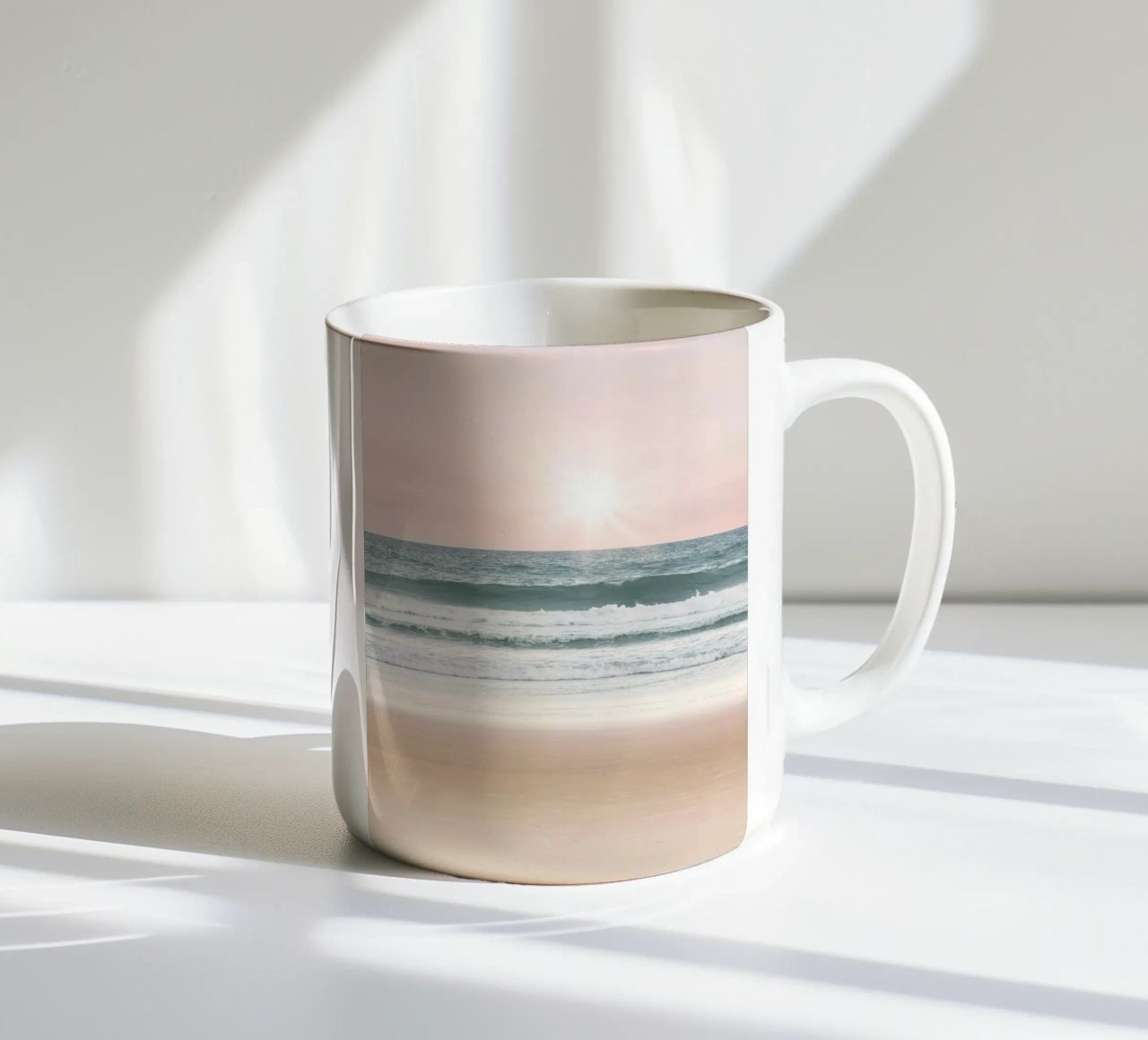 Tramonto in spiaggia tazza in ceramica da Olga Wildrose