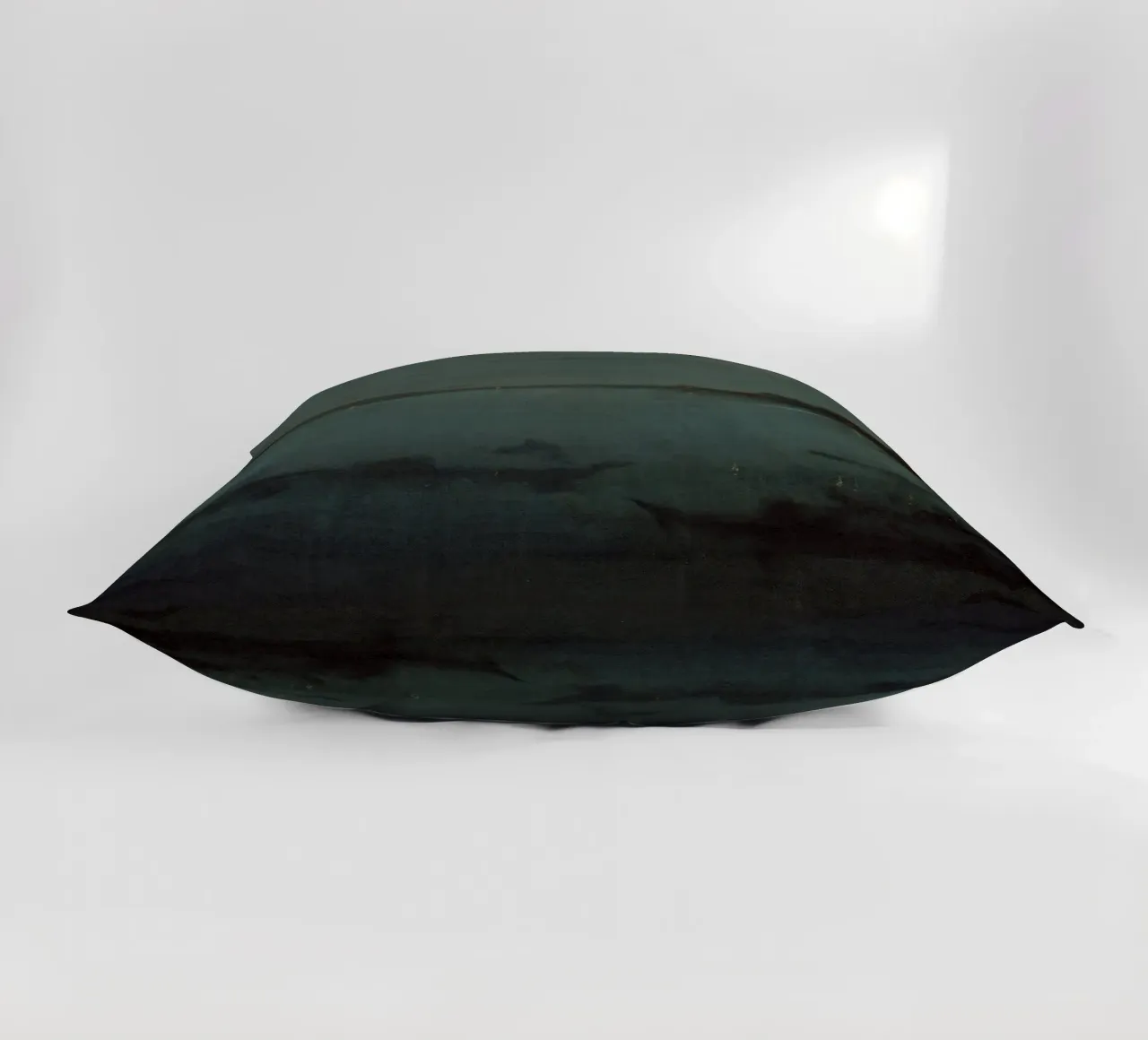 Elegante atmosfera notturna: Nocturne in blu e argento - La La cuscino da Little Art Histories