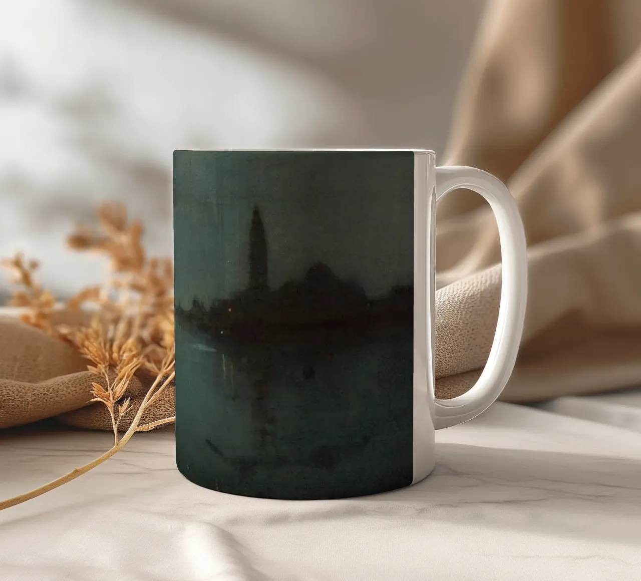 Elegante atmosfera notturna: Nocturne in blu e argento - La La tazza in ceramica da Little Art Histories