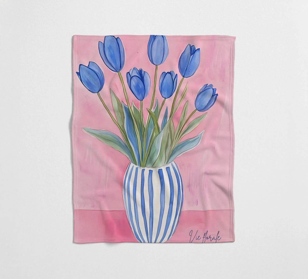 Tulipani in vaso coperta in pile da Olga Wildrose
