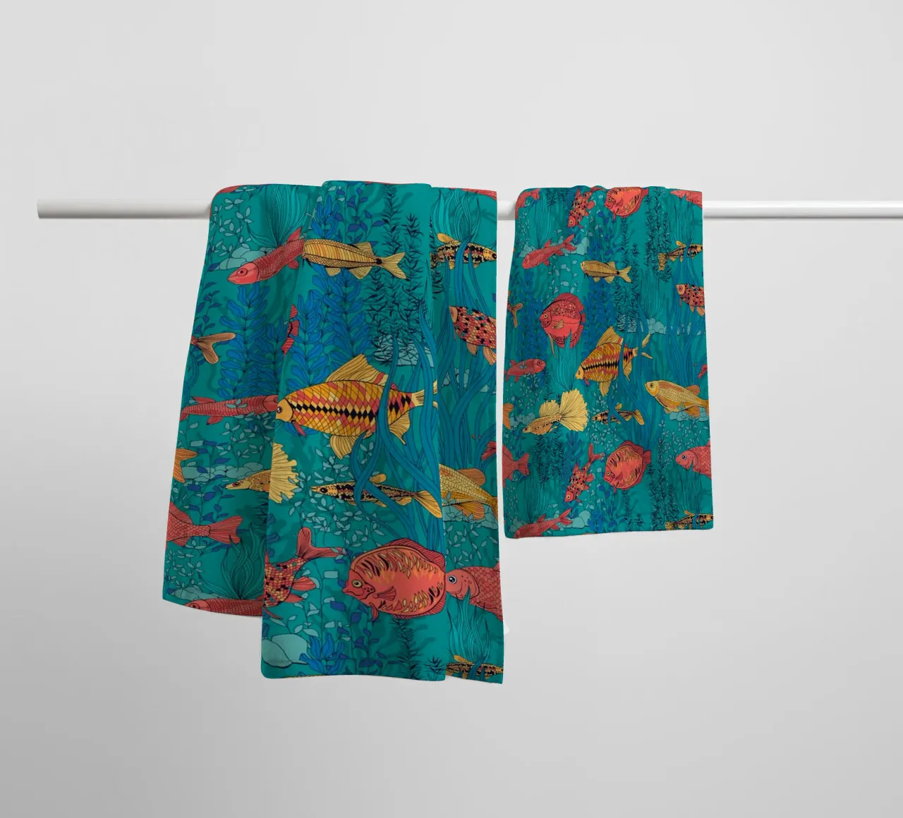 Farbenfrohe Fische des Korallenriffs Handtuch von Painted Nature
