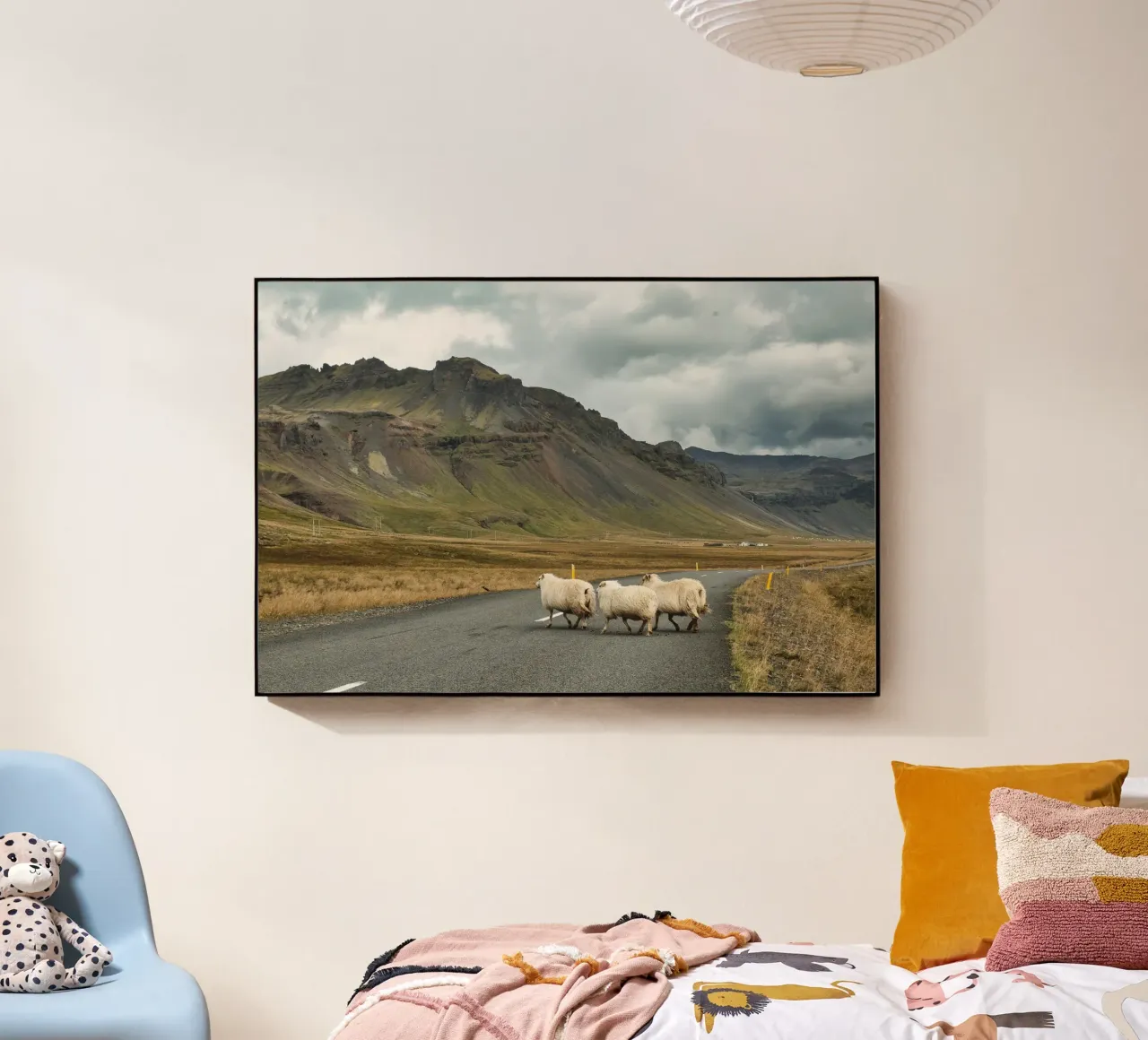 Overstekende schapen in IJsland - Schitterende Noordse landschapsafdruk acryl van Ben & Clo creations
