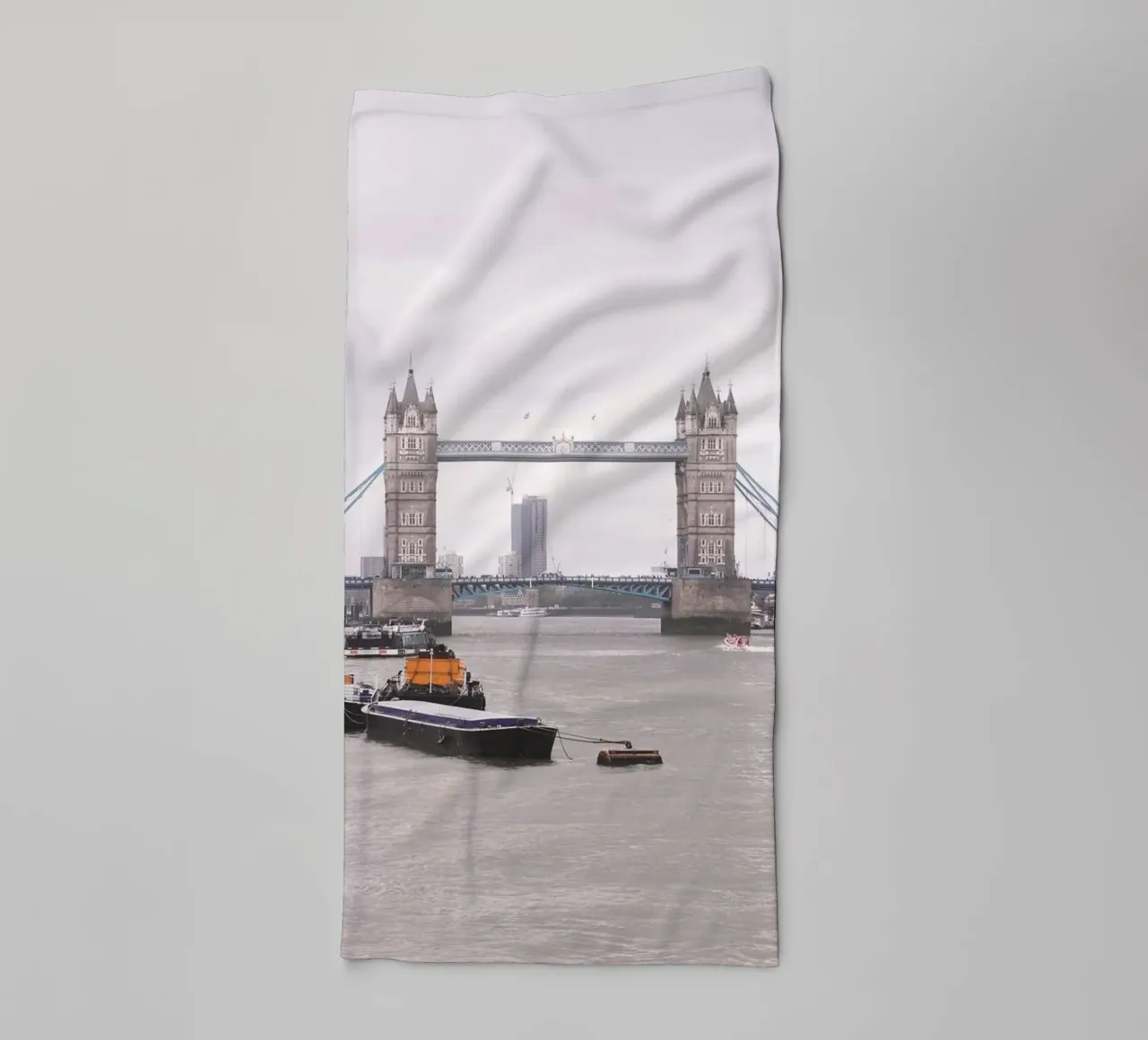 Londra, Inghilterra I Vista dello skyline del Tower Bridge asciugamano da bagno da Julie Travel Photography