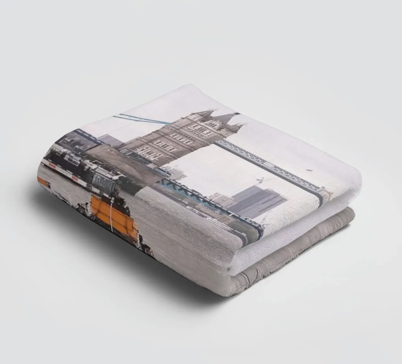 Londra, Inghilterra I Vista dello skyline del Tower Bridge asciugamano da bagno da Julie Travel Photography