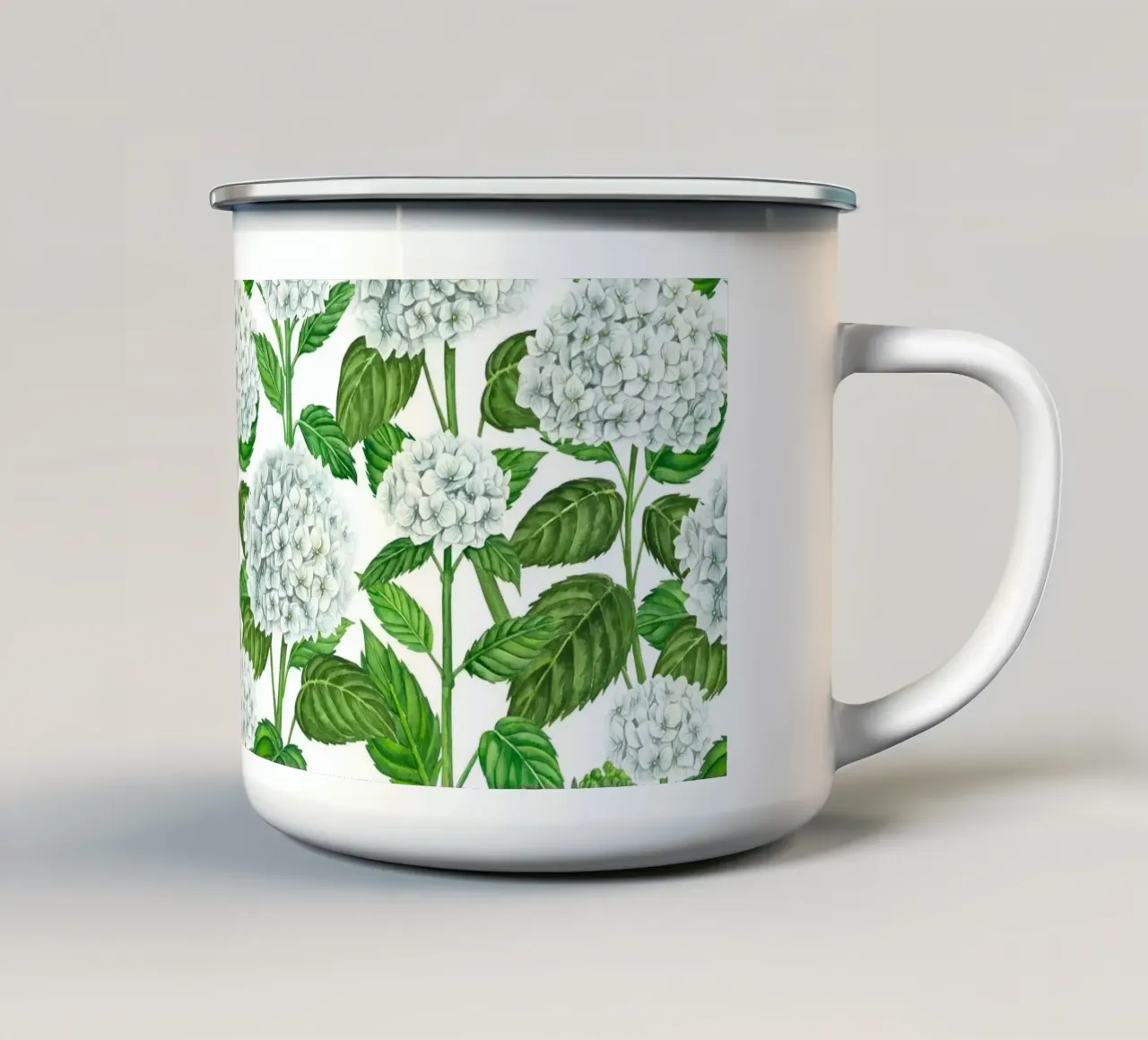 Acquerello di ortensie bianche, foglie verdi su bianco tazza in smalto da Painted Nature