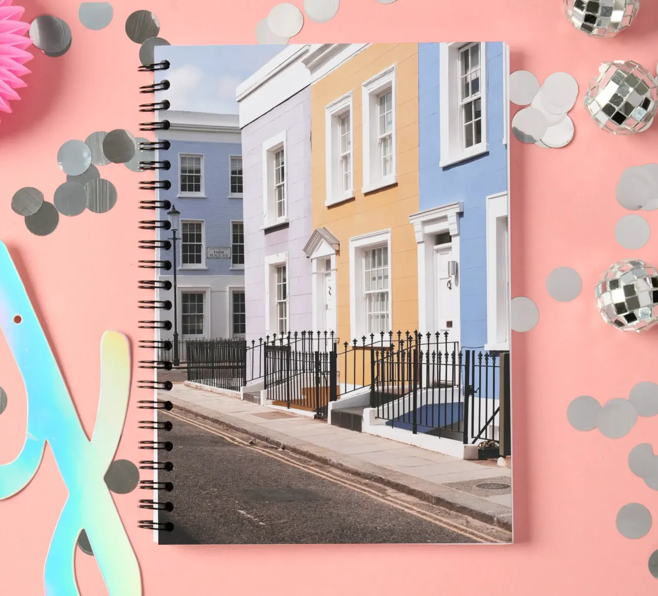 Londra, Inghilterra I Street a Notting Hill e case colorate diario ad anelli da Julie Travel Photography
