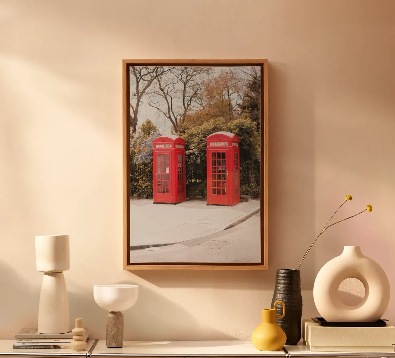 Londra, Inghilterra I Cabine telefoniche rosse inglesi tela con Cornice a cassetta da Julie Travel Photography