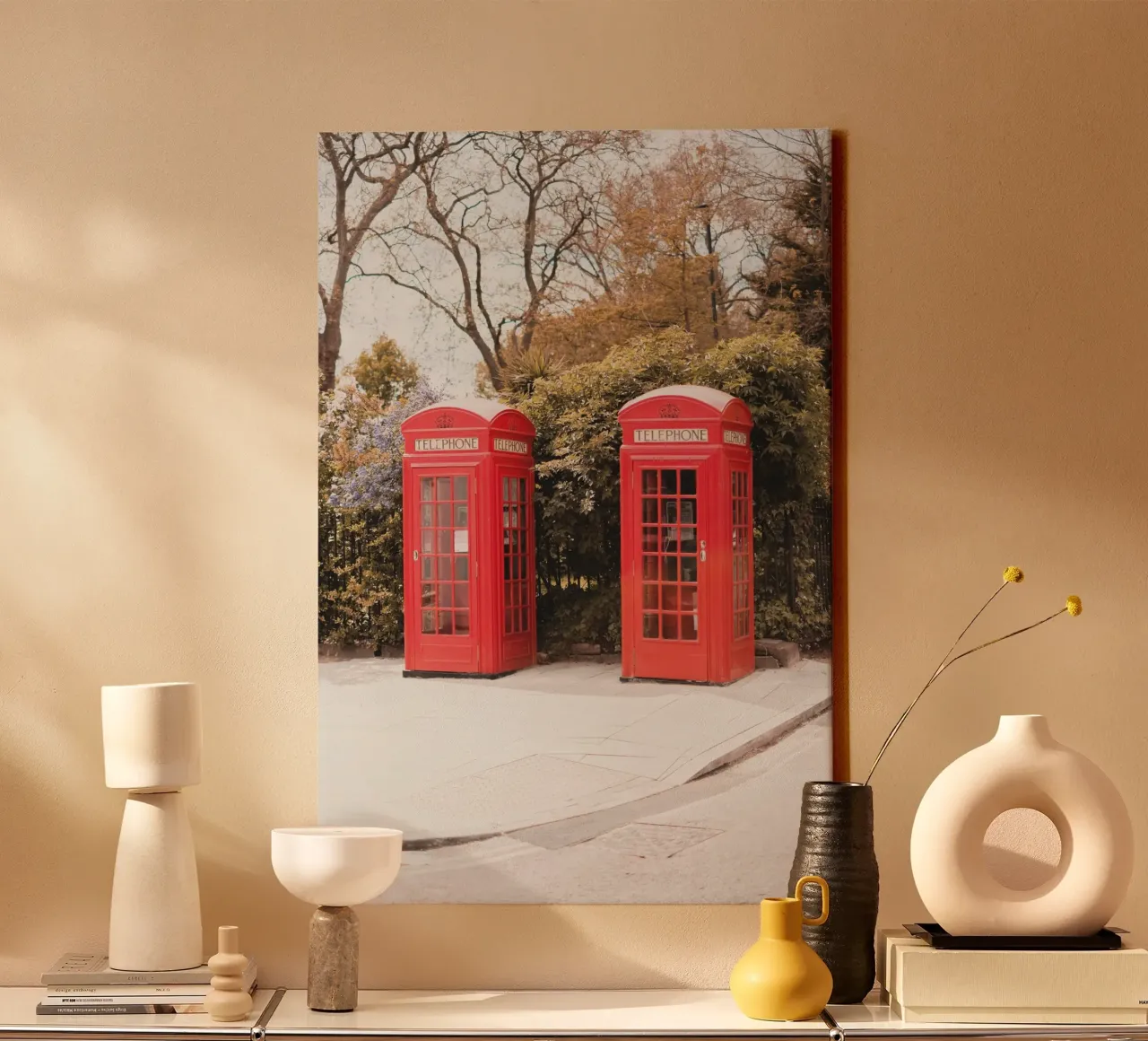 Londra, Inghilterra I Cabine telefoniche rosse inglesi tela con Cornice a cassetta da Julie Travel Photography