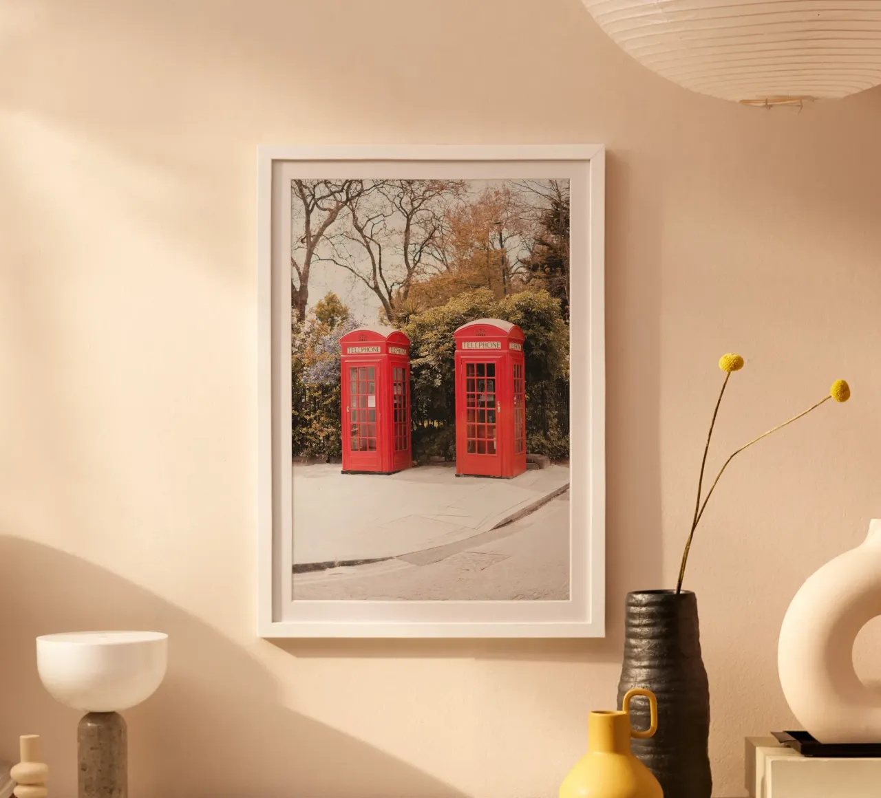London, England I Rote englische Telefonkabinen Poster von Julie Travel Photography